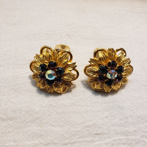 Stunning Vintage Napier Goldtone Clip on Floral Earrings with Rhinestones - Picture 2 of 6